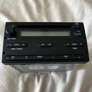 2004-2007 Ford Ranger AM FM Radio Stereo CD Player 6L5T-18C869-AD OEM Untested